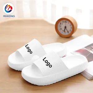 Nouveau style personnalisé oem logo salle de bain maison eva oreiller blanc pantoufle toboggan traverses plates femme