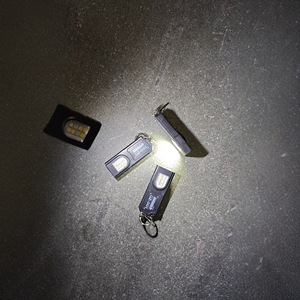 Mini lampe torche portable Wushang, LED rechargeable, lampe d'urgence EDC pour l'extérieur, avec câble USB, porte-clés - Product Image 4