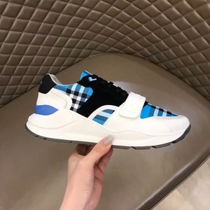 Calzado Deportivo de Lujo y Alta Calidad para Hombre y Mujer con Parte Superior de Malla y Tela Personalizado por el diseñador BLES-Q. A la moda y moderno. - Product Image 4