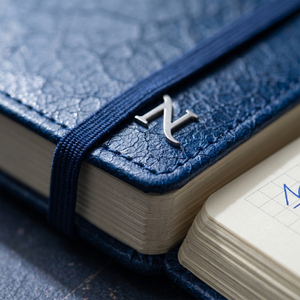 Cuaderno <span class=keywords><strong>de</strong></span> Lectura Personalizado LABON Azul Oscuro con Borde Plateado, Tapa Dura, Papelería, Regalo - Product Image 4