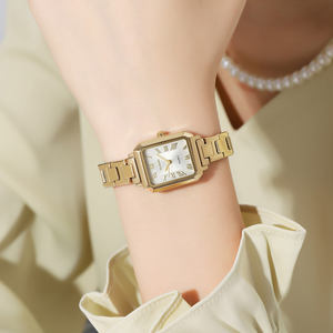 นาฬิกาควอตซ์ผู้หญิง ดีไซน์หรูหรา สีทอง เงิน ดำ สายสแตนเลสสตีลน้ำหนักเบา สำหรับกิจกรรมกลางแจ้ง  รับผลิตแบบ OEM - Product Image 2