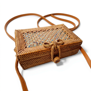 Sac à bandoulière en rotin fait main personnalisable avec fermeture à cordon, en fibres naturelles tissées, léger et tendance pour femmes modernes, Vietnam - Product Image 1