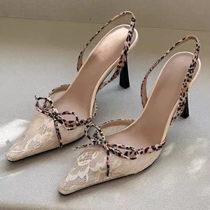 QuiteS Retro con fiocco a punta <span class=keywords><strong>tacchi</strong></span> alti da donna 2025 estate nuovi sandali con tacco chiuso e tacco leopardato - Product Image 4