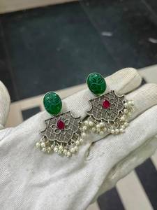 Boucles d'oreilles pendantes vintage en forme de couronne, style bohème, oxydées, avec imitation perle, pompon et agate, bijoux plaqués cuivre antique pour femme - Product Image 3