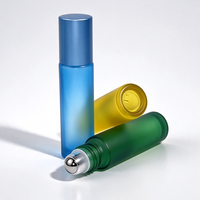 Flacon roll-on en verre givré noir mat de 10 ml pour huiles essentielles et parfums, avec bouchon en aluminium et bille roulante en acier