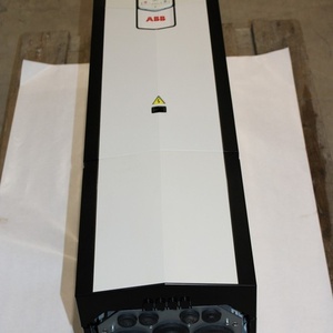 Variador de Frecuencia ACS880-01-119A-7 ACS88001119A7 de 125A para PLC - Product Image 1