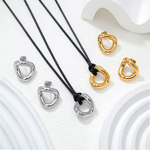 Joyería Italiana Elegante y Moderna de Acero Inoxidable al por Mayor, Accesorios Irregulares Chapados en Oro de 18K, Conjuntos de Cadenas de Cuero para Mujer - Product Image 1