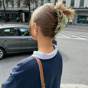 Pinza de Pelo Grande y Elegante con Diseño Hueco de Tiburón, Estilo Europeo Americano para Mujer, Venta al por Mayor - Product Image 6