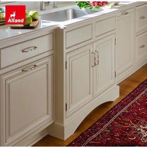 Allandgroup Porte de rangement pour ustensiles Décoration Panneau surélevé Armoires de <span class=keywords><strong>cuisine</strong></span> en bois massif blanc avec <span class=keywords><strong>colonne</strong></span> Roma Sculpture artisanale - Product Image 1