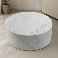 Table basse moderne en marbre blanc Arabescato avec base sculpturale en granit massif, option pour hôtel et salon
