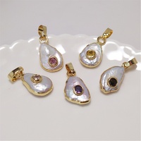 Pendentif irrégulier en perle baroque d'eau douce naturelle, plaqué or, zircon coloré, faible MOQ, vente en gros pour la fabrication de bijoux
