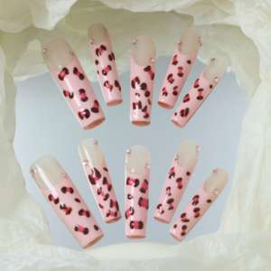 Vente en gros d'ongles artificiels en acrylique haut de gamme faits à la main, faux ongles carrés à couverture complète, imprimé léopard rose, design strass, personnalisable - Product Image 2