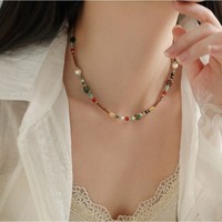 Collier ras-de-cou bohème en pierres naturelles de cornaline, amazonite et perles d'eau douce, multicolore