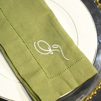 Serviettes en tissu de coton et lin chartreuse brodées avec monogramme personnalisé, initiales brodées, ourlet durable, pour événements de mariage
