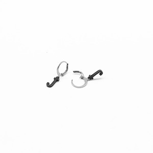 Boucles d'oreilles créoles et clous en acier titane rétro Yunnique, lettre T, en acier inoxydable 316, bijoux de mode géométriques, origine Guangzhou - Product Image 3