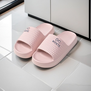 Zapatillas de baño deportivas para mujer, económicas, con diseño de flecha de Cupido, de material EVA, antideslizantes, acolchadas, transpirables e impermeables, para interior/exterior - Product Image 1