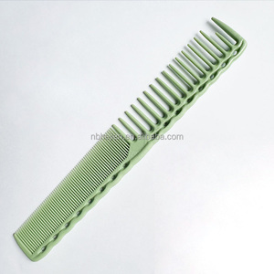 Peignes de coupe fins professionnels de qualité japonaise Peigne à cheveux de barbier professionnel pour le style de salon Matériau en résine - Product Image 2