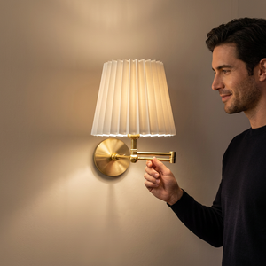 Applique murale moderne en laiton avec abat-jour plissé, luminaire d'intérieur pour chambre à coucher et décoration intérieure - Product Image 1