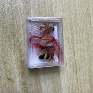 Leurre de pêche à la mouche Ztc449, 4 leurres par boîte, matériel de pêche à la truite, hameçons de pêche à la mouche de couleur aléatoire avec ardillons, fournitures de plein air - Product Image 4