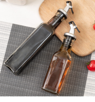 Bouteille d'huile en verre multifonctionnelle de 250 ml avec couvercle en plastique et bec verseur, conteneur de rangement carré moderne de qualité alimentaire pour épices, idéal pour la cuisine