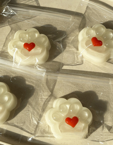 Juguete Blandito de Pata de Gato con Forma de Corazón, Textura Gelatinosa, Alivia el Estrés, Regalo para Adolescentes y Adultos, Juguete de Descompresión con Forma de Pata de Gatito - Product Image 1