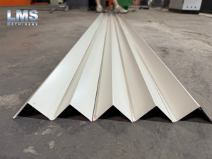 Color Acero Techo Lluvia Run Away Drip Edge Roll Ex Fabricación Maquinaria Downspout <span class=keywords><strong>Gutter</strong></span> Forming Water <span class=keywords><strong>Gutter</strong></span> Channel Tile Gear - Product Image 6