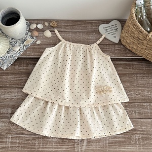 Conjunto de dos piezas con top y falda corta con lunares para niña, conjunto informal transpirable de verano - Product Image 3