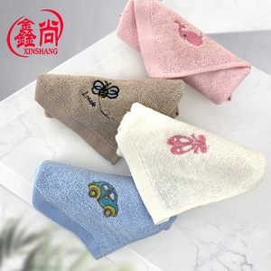 Toalla cuadrada bordada de algodón puro Xinshang para niños, 25x25 cm, suave y absorbente, para jardín de infantes, con logotipo personalizado. - Product Image 1