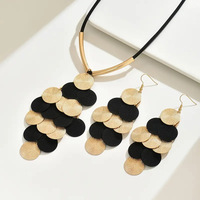 Ensemble de Bijoux Femme Punk Exagéré Multi-Couche Disque Bicolore Couture Boucles d'Oreilles Collier Mode Femme Cercle Noir Superposé
