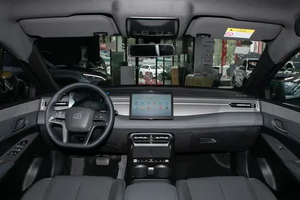 BYD Qin Plus DM-i 2026, SUV Híbrido Mediano de 4 Puertas y 5 Plazas, Autonomía de 601-700 km, Gris/Blanco, en Stock, Vehículo de Nueva Energía - Product Image 2