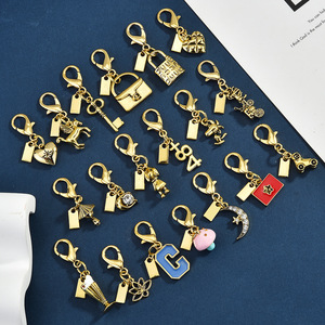Colgantes Personalizados para Bolsos: Múltiples Estilos, Corazón, Carruaje, Letra, Dibujos Animados, Animal, Botella de <span class=keywords><strong>Perfume</strong></span>, Llavero para Bolso - Product Image 1