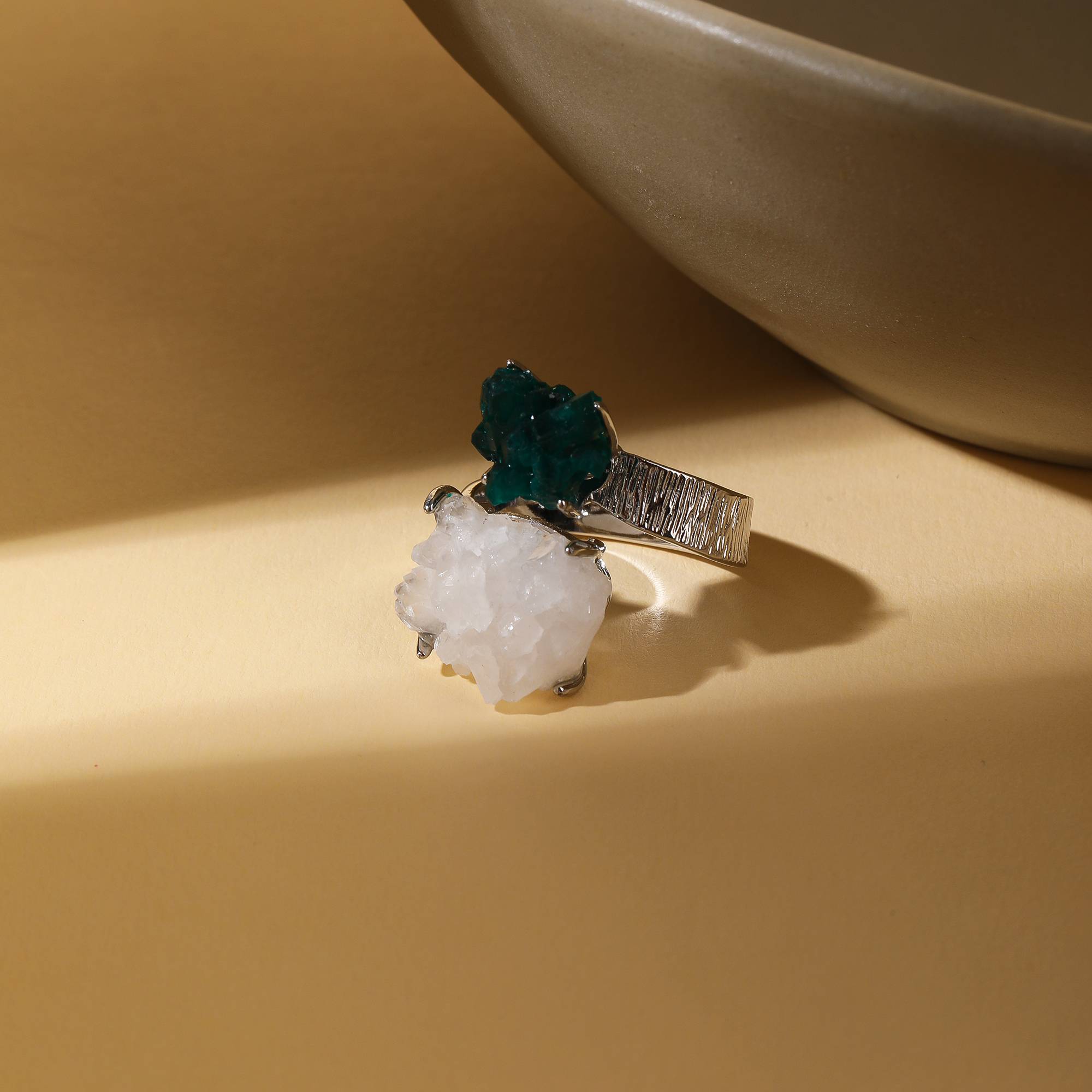 Apohyllite et Dioptase