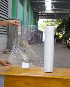 ฟิล์มพลาสติกโพลีเอทิลีนแบบพรีเมี่ยมจากเวียดนามผู้ผลิตขายส่งมีความยาวปรับแต่งได้ - Product Image 4