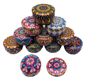 2.2oz 4.4oz Offre Spéciale minuscule créatif noël chocolat bonbons <span class=keywords><strong>bougie</strong></span> fer blanc couleurs mélangées créatif métal étain pot <span class=keywords><strong>pour</strong></span> <span class=keywords><strong>bougie</strong></span> - Product Image 4