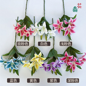 Fleur de soie Lily à trois têtes, tige courte, réaliste, décoration de mariage à domicile, style moderne - Product Image 2