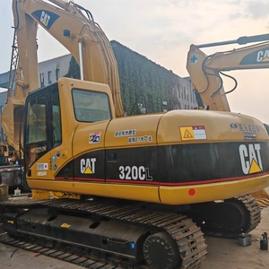 Excavatrice Caterpillar 320CL multifonctionnelle d'occasion, stable, puissante et robuste, pour la régulation des rivières et la construction de fondations, en vente. - Product Image 2
