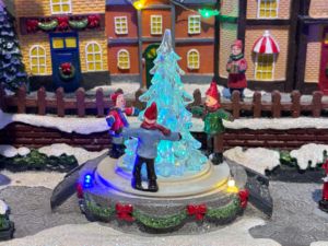 Place du <span class=keywords><strong>marché</strong></span> de <span class=keywords><strong>Noël</strong></span> avec lumière LED Sculpture d'arbre de <span class=keywords><strong>Noël</strong></span> en résine pour enfants avec des fonctions de pop-corn Décoration de bureau - Product Image 5
