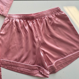 Pyjama en satin de soie pour femmes de luxe, couleur unie, manches courtes avec short, passepoil de la même couleur, taille élastique, vêtements de nuit - Product Image 5