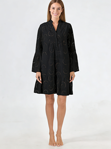 Robe trapèze noire brodée à œillets pour femme grande taille - Manches cloche, ourlet volanté, coupe ample, décontractée, longueur genou, col en V, trois-quarts - Product Image 4