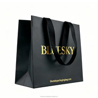 Schwarze Einkaufspapiertüten Personalisierte Premium Hochwertige Boutique Schmuck Bekleidung Einzelhandel Geschenkverpackung Maßgeschneiderte Kleidung Schuhe