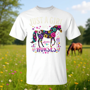 Camiseta colorida con diseño de caballos para una chica que ama los caballos - Product Image 3