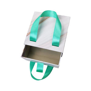 Cadeau personnalisé de haute qualité pour femmes boîte-cadeau pliante 2mm couvercle à rabat en papier revêtement UV fermeture magnétique emballage d'expédition élé<span class=keywords><strong>gant</strong></span> - Product Image 4