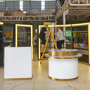 Vitrine de Luxe en Bois pour Parfumerie, Présentoir en Verre et Acier Inoxydable, Étagère Murale Personnalisée pour Boutique de Beauté - Product Image 5