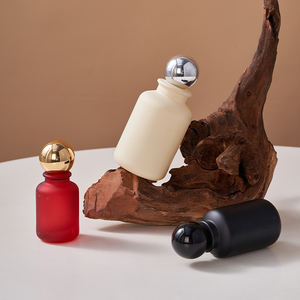 Ventas calientes Caro Vacío 50ml Copa negra redonda Botella esmerilada Perfume con tapa de bola dorada - Product Image 3