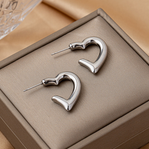 <span class=keywords><strong>2025</strong></span> Tùy Chỉnh Cổ Điển Stud Bông Tai Với Rhodium Mạ Thép Không Gỉ Trái Tim Bài Đồ Trang Sức Thời Trang Cho Phụ Nữ Người Đàn Ông Cho Món Quà - Product Image 2