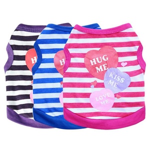 Gilet pour chien en coton doux et écologique à imprimé cœurs rayés mignons, idéal pour petits <span class=keywords><strong>chiens</strong></span> et chats – Vêtement décontracté d'é<span class=keywords><strong>t</strong></span>é pour animaux de compagnie - Product Image 1