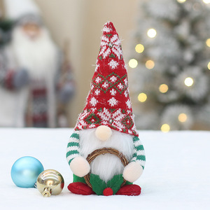 Décoration de Noël en tricot, gnome sans visage, cadeau de fête intérieure, chapeau à motifs rouge et vert, décoration textile écologique - Product Image 3