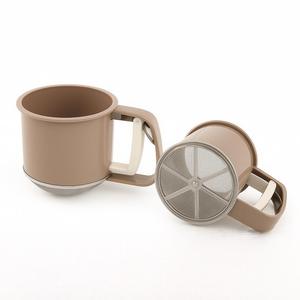 Colino per farina 11 cm grigio tortora con base a rete per cottura e cucina - Product Image 1