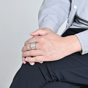 แหวนผู้ชายสแตนเลสสตีลชุบทอง 18K ประดับเพชรเต็มวง ดีไซน์รูปกากบาท สไตล์พังก์ ของขวัญเครื่องประดับรูปทรงเรขาคณิต - Product Image 2