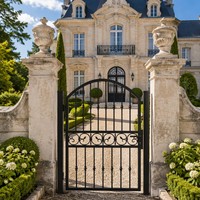 Puerta Peatonal de Hierro Forjado a Mano de Lujo LINCAI |   Puerta de Entrada Arqueada con Decoración de Voladizas para Jardín de Villa |   Resistente al Óxido